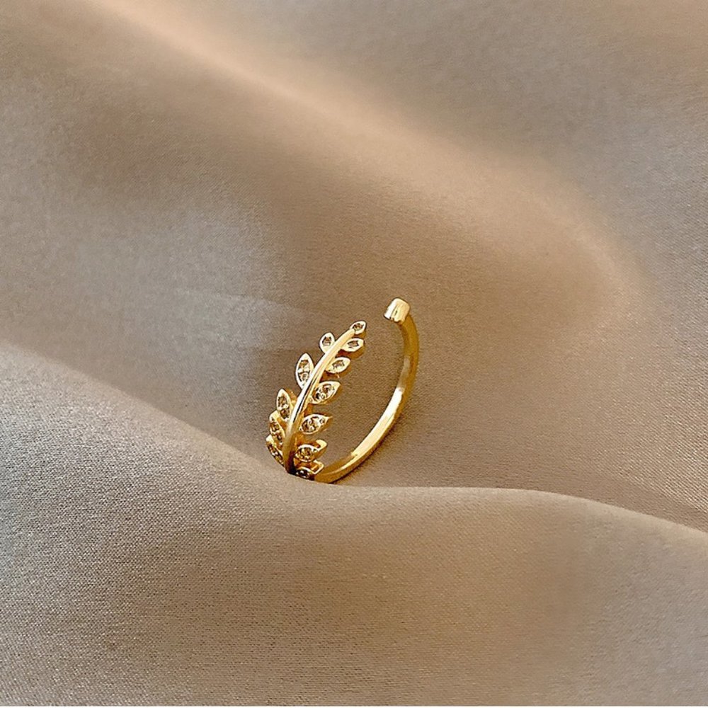 Peace Oliver Leaf Golden Ring - Picture 3 of 11
